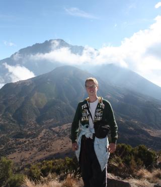 Nikolai frivillig i Tanzania